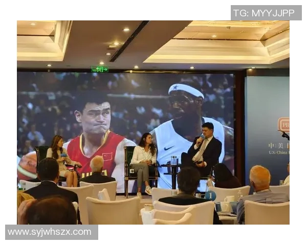 姚明回球瞬间展现篮球魅力引发全场热烈掌声与欢呼声 姚明回球瞬间展现篮球魅力引发全场热烈掌声与欢呼声