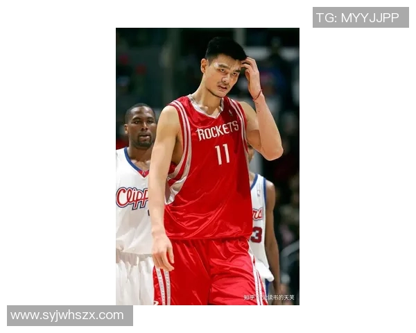 姚明在篮球场上展现辉煌成就与传奇人生的璀璨历程 姚明在篮球场上展现辉煌成就与传奇人生的璀璨历程