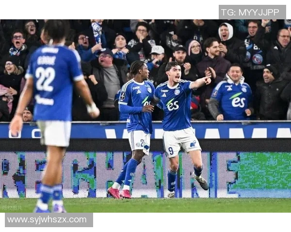 法甲足球明星全景盘点及其精彩表现分析与历史成就回顾